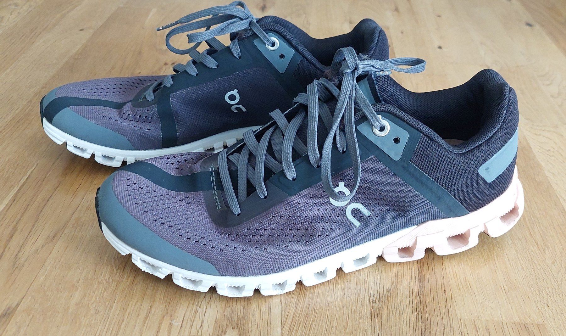 On Damenschuhe: On CLOUDFLOW Laufschuhe – Gebraucht aus Unteriberg von Saru77 1
