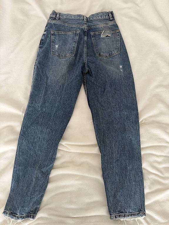 Jeans: Jean mit Löcher von NewYorker – Usato da Oberburg venduto da ab22q 1
