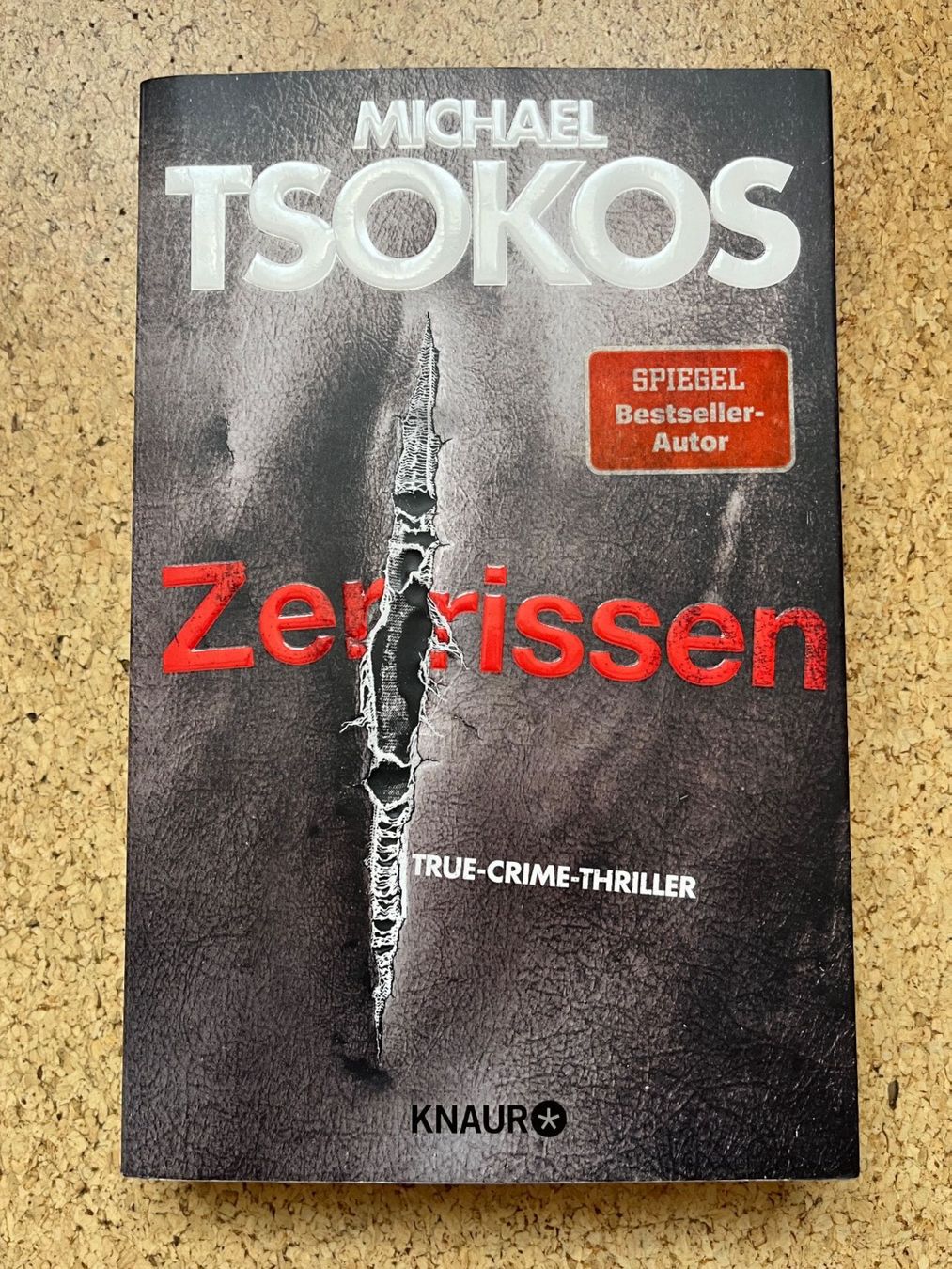 Livres: Taschenbuch "Zerrissen", Michael Tsokos – D'occasion à Grosswangen par Vita500
