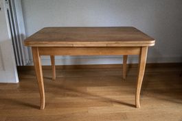Restaurierter Massivholztisch