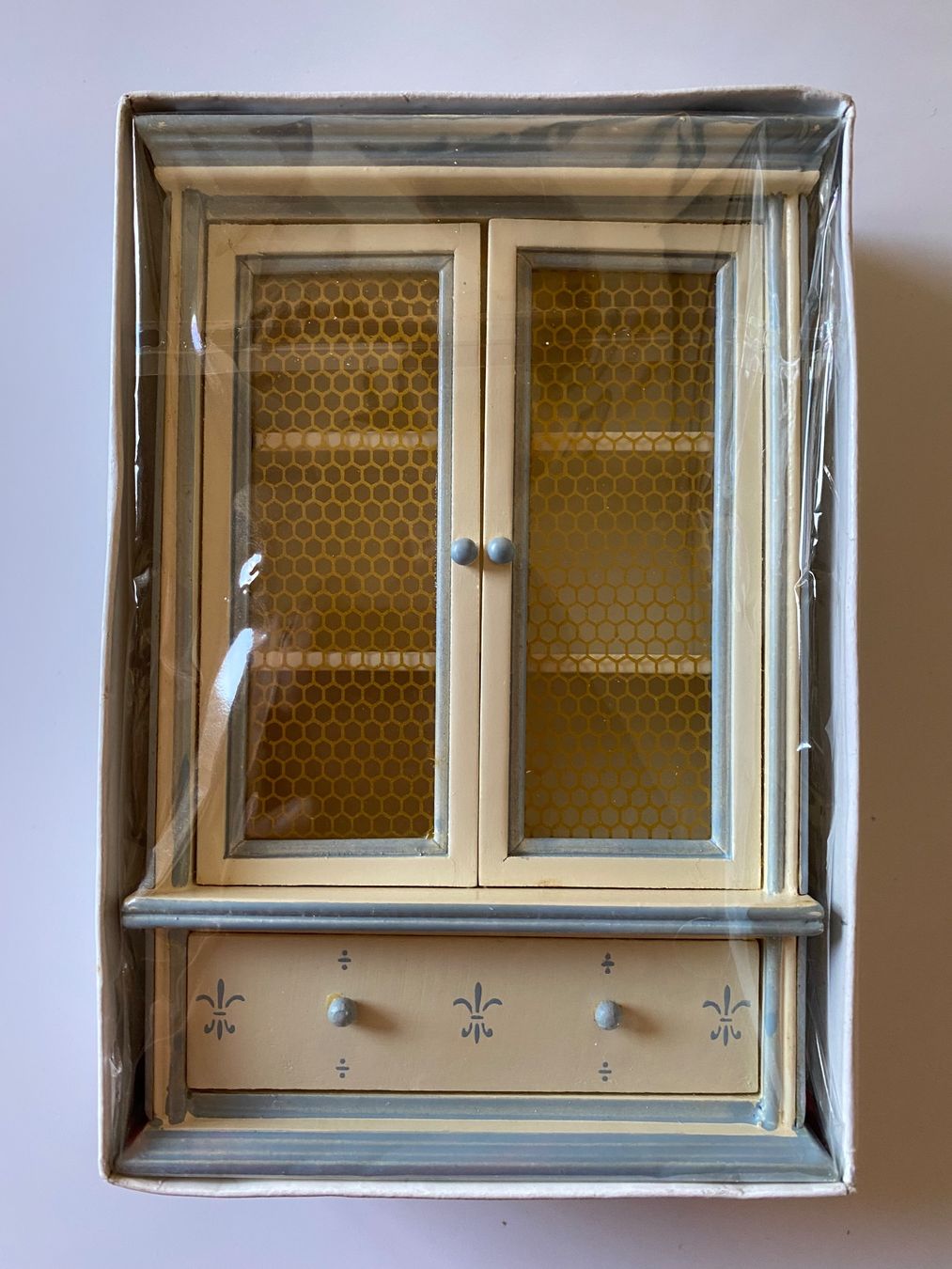 Case e mobili per bambole: Armoire neuve maison de poupées – Nuovo e nell'imballaggio originale da Bouveret venduto da wes_7zll