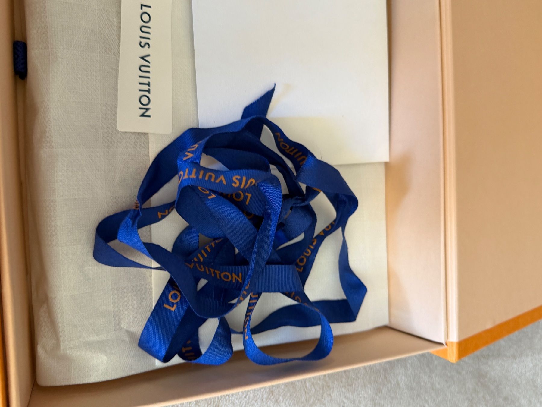 Louis Vuitton Custodie per cosmetici: Louis Vuitton Pochette Orange Monogram Transparent – Nuovo e nell'imballaggio originale da Gals venduto da sop_s7mz 4