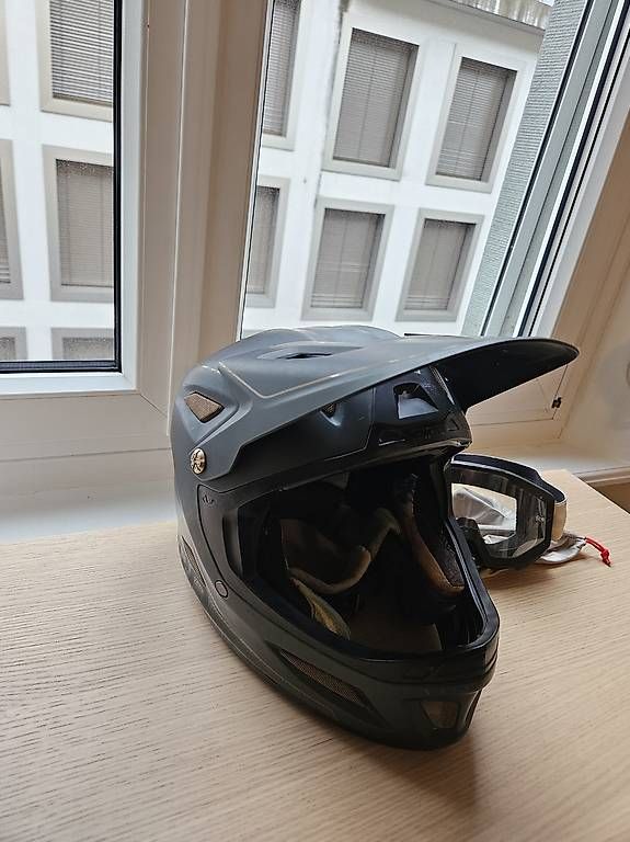 Giro Caschi: Giro Fullface Bikehelm – Usato da Zürich venduto da R.Berry 3