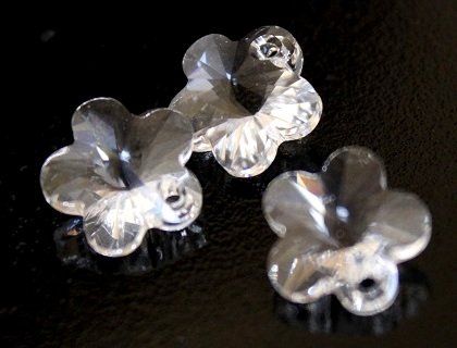 Perle (finte): Glasperlen "Flower" (Swarovski) – Nuovo (secondo la descrizione) da Schlatt TG venduto da kreativ-atelier
