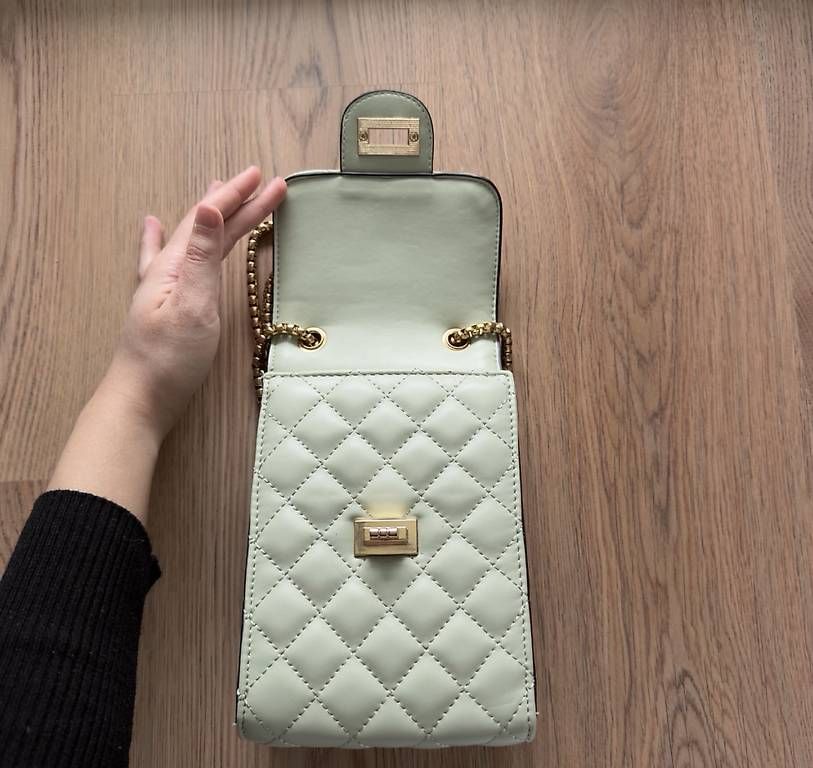 Taschen für Damen: QUILTED MINT SHOULDER BAG – Gebraucht aus Amriswil von deli20 2