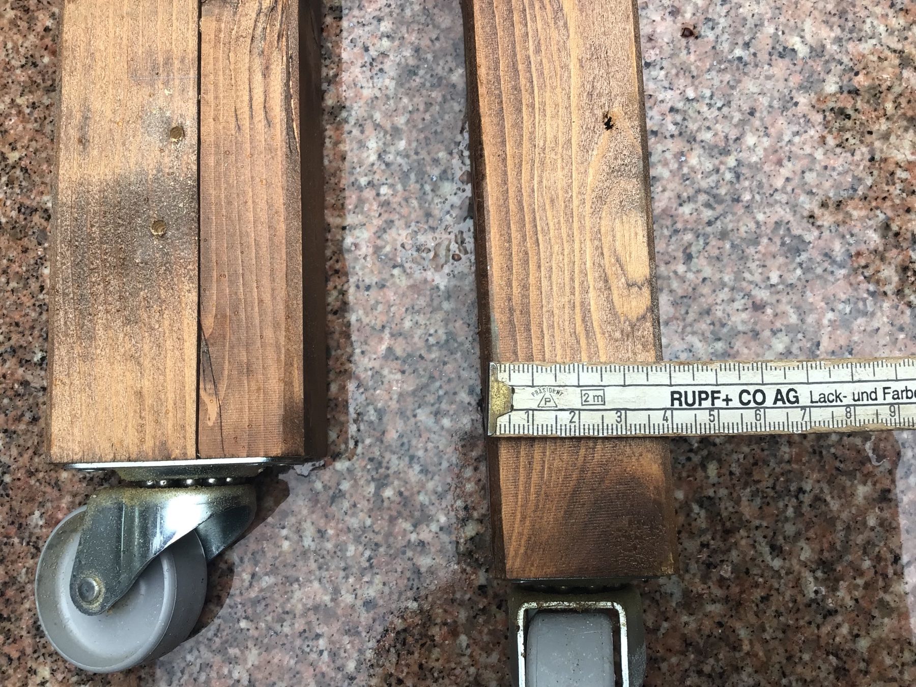 Holzartikel: 8 Holzpfosten mit Räder – Gebraucht aus Schleinikon von Laegern99 3