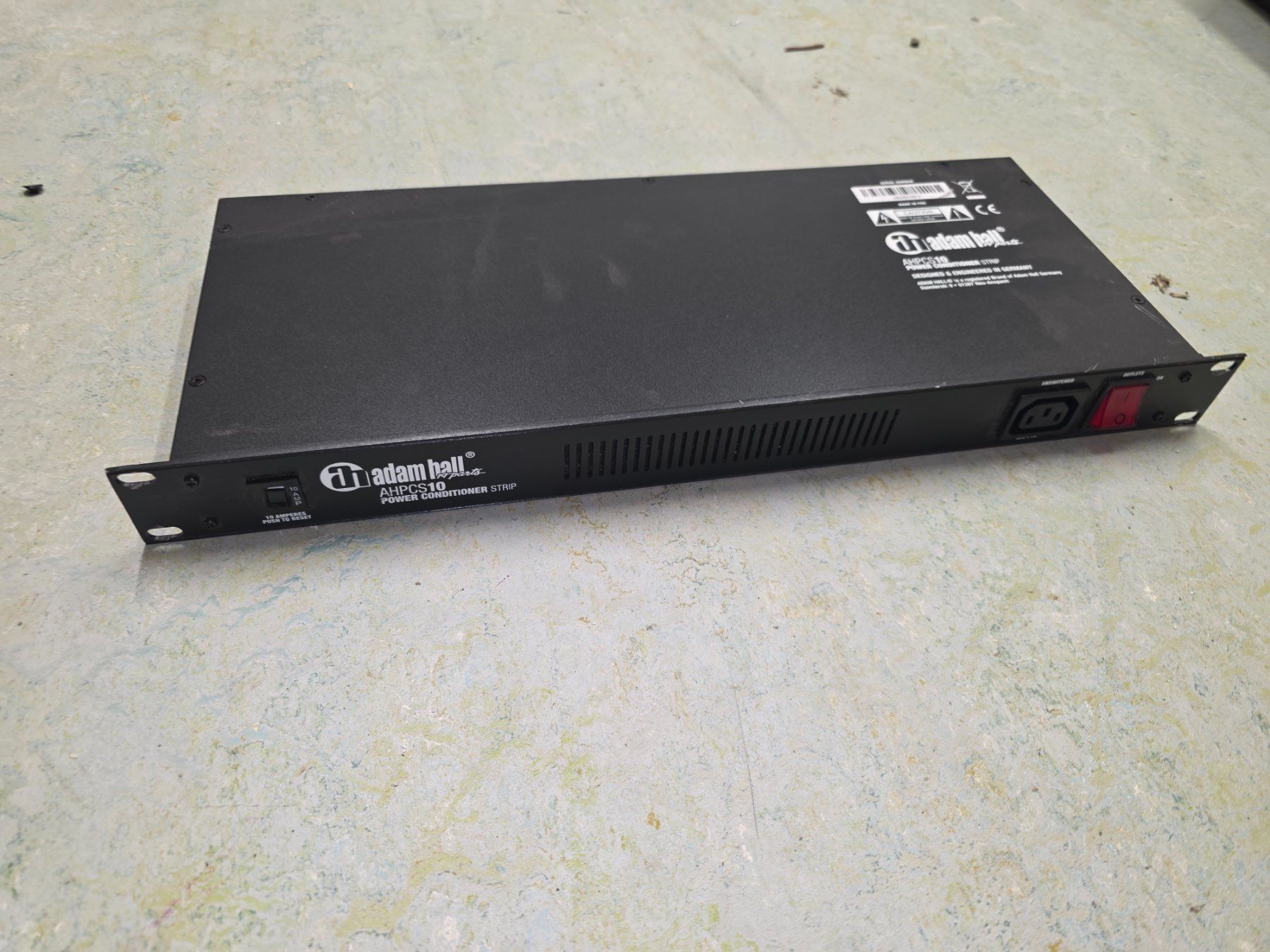Alimentazione elettrica: Adam Hall AHPC10 Power Conditioner Strip – Usato da Langnau am Albis venduto da Michel_BaumgartnerLA 3