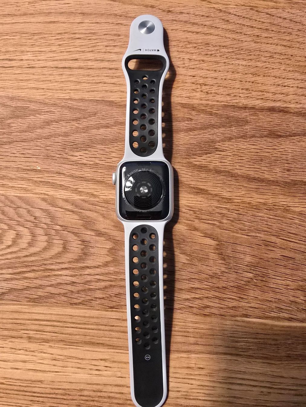 Apple Smartwatch: Apple Watch Nike SE 40mm nur WLAN – Difettoso da Schaffhausen venduto da mnovikov 1