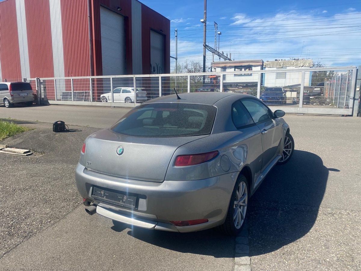 Alfa Romeo Autos: Alfa Romeo GT Coupé 2.0 JTS – Gebraucht aus Avenches von sal_j62q 3