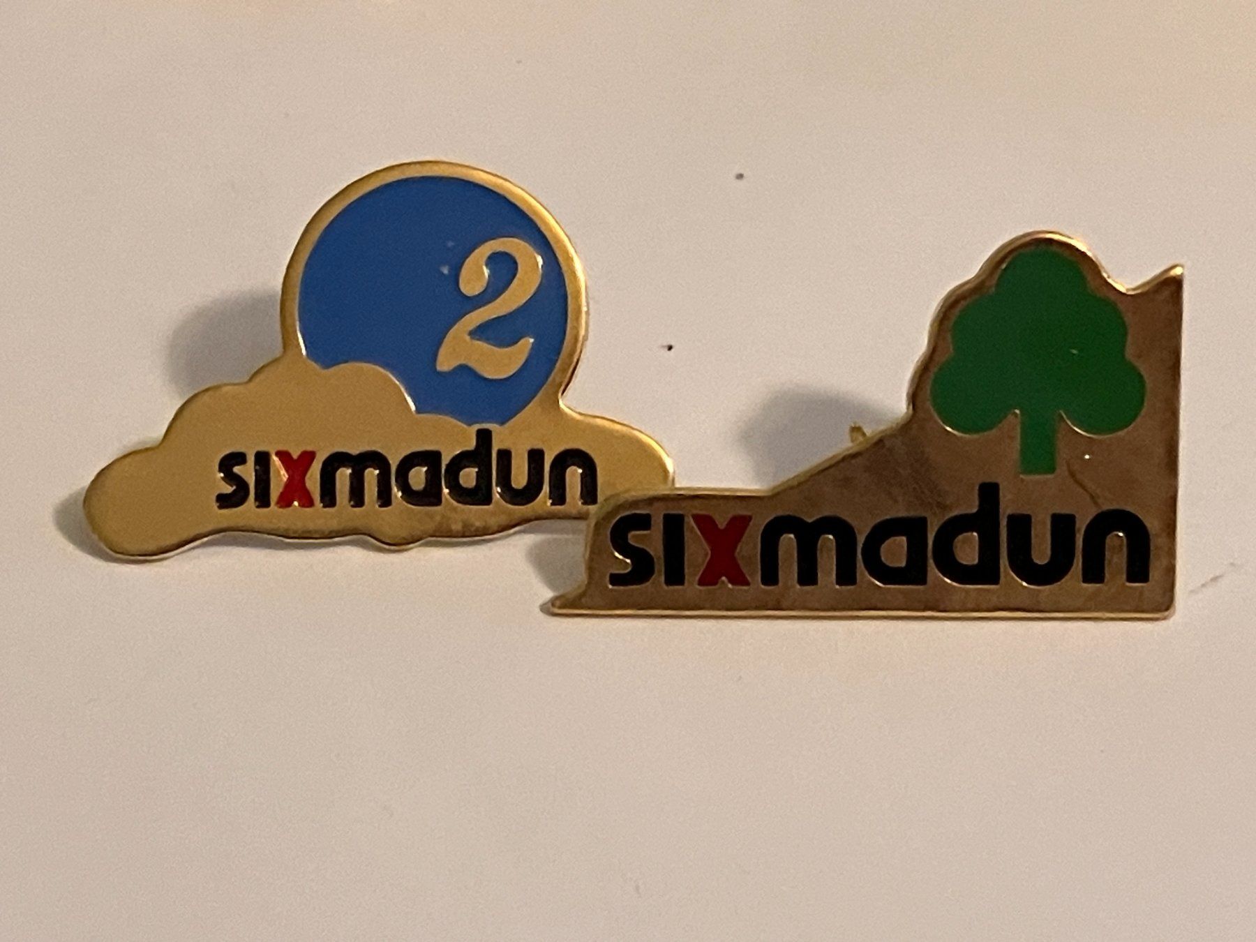 Placchette & Badge: 2 Pin Sixmadum – Usato da Basel venduto da djwwpp