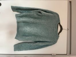 Mintgrüner flauschiger Pullover