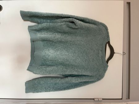 Mintgrüner flauschiger Pullover