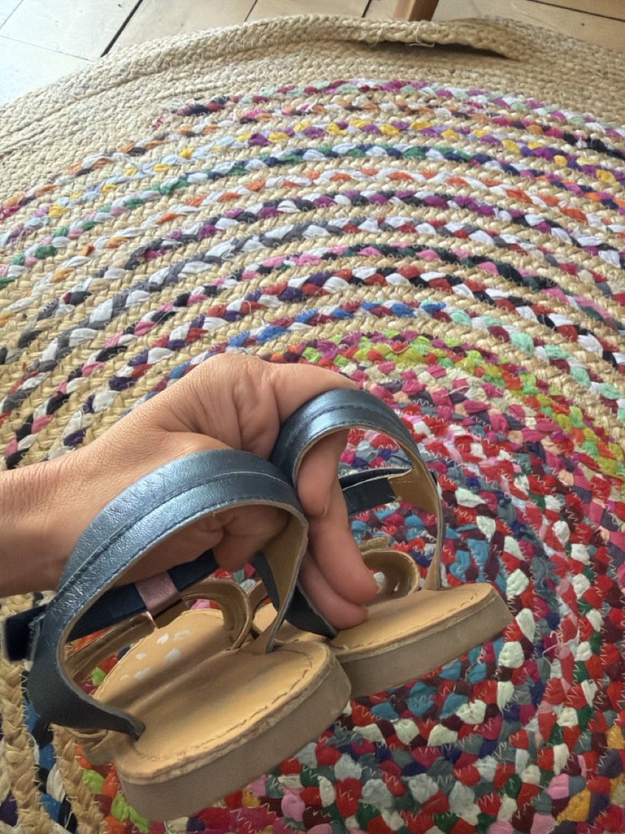 Kickers Scarpe per ragazze: Sandalen Kickers 34  – Usato da Luzern venduto da caracena 2