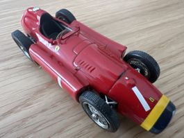 1:43 Modellauto Zustand wie auf den Bildern ersichtlich!