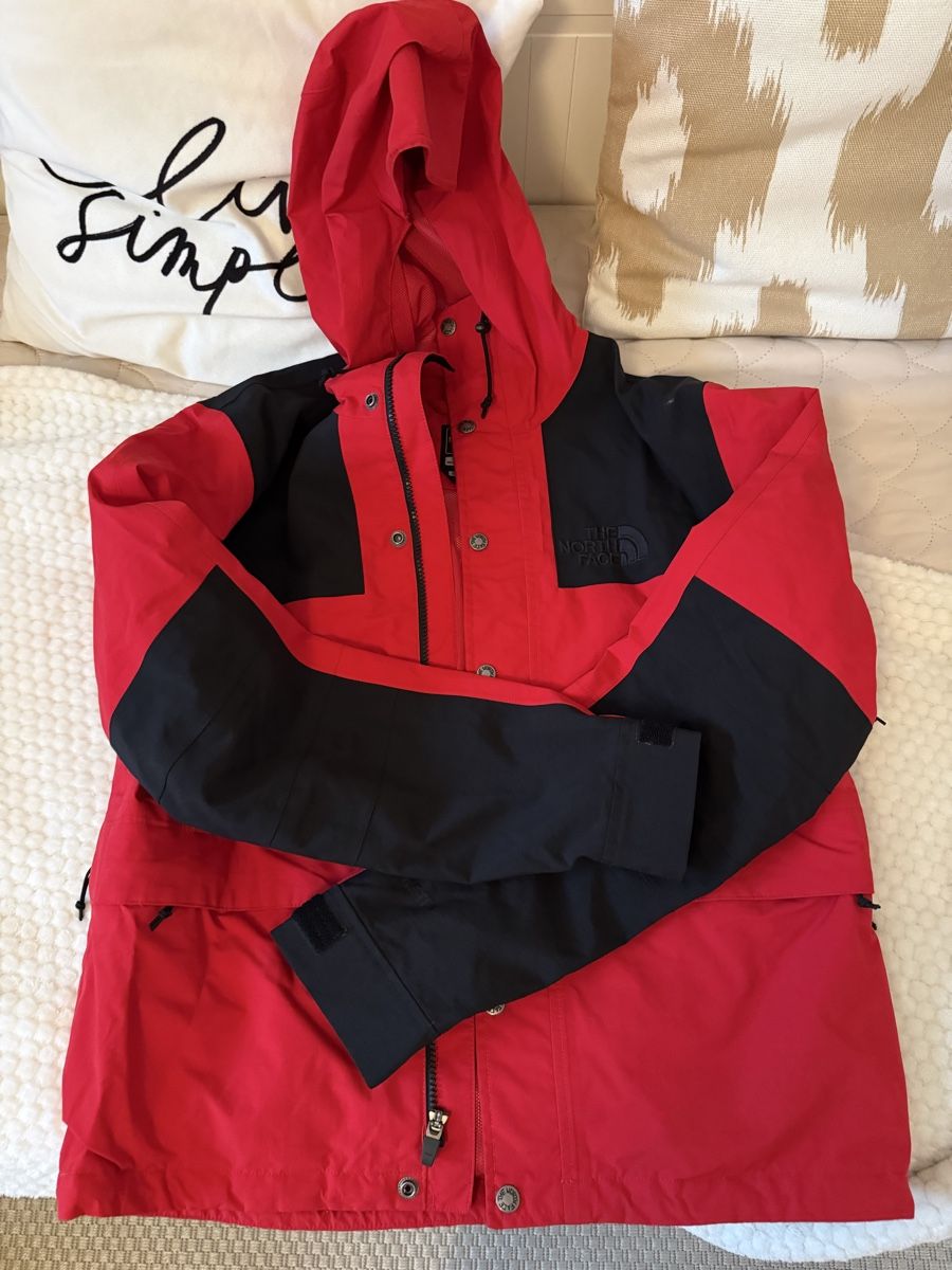 North Face Giacche: North Face Red & Black HyVent Ski Jacket - Great for Winter – Usato da Küssnacht am Rigi venduto da Zsevi