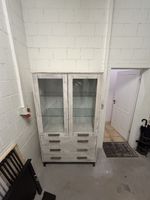 Vitrinenschrank 