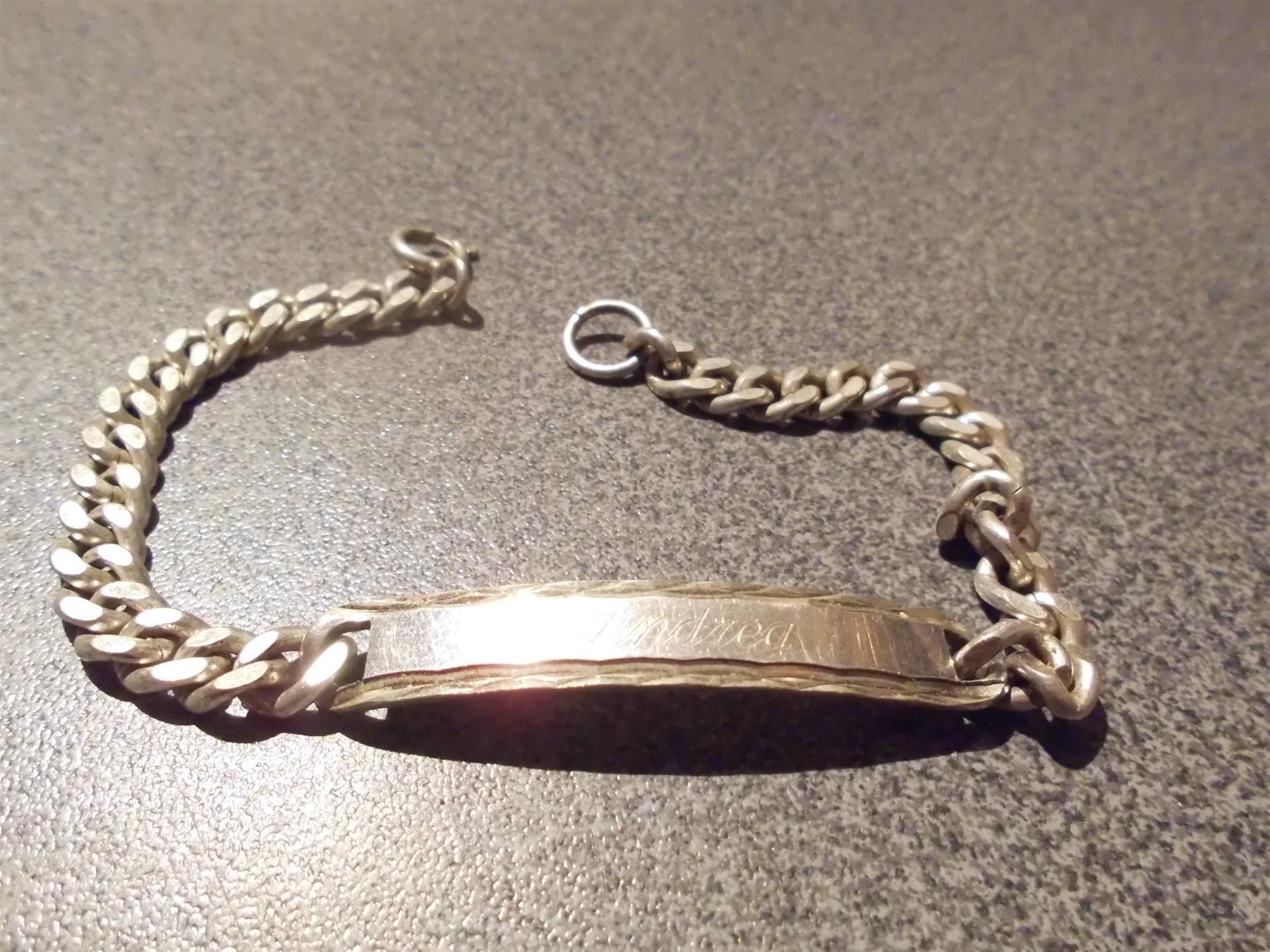 Bracelets: Armband silberfarbig, eingraviert Andrea – D'occasion à Zürich par abraxas1291