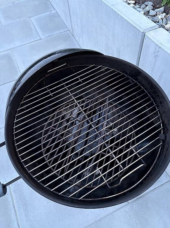 Grills: Weber Holzkohle Kugelgrill  – Gebraucht aus Felsberg von Riggel 2