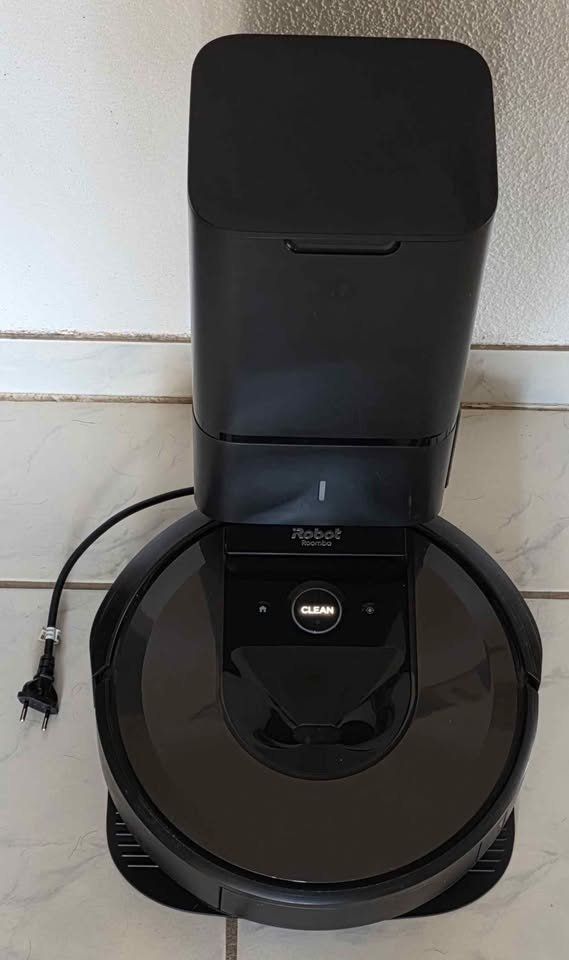 Irobot Aspirateurs & Accessoires: iRobot Roomba Roboter Staubsauger Modell i7+ mit clean Base – D'occasion à Münchwilen TG par ecudos10