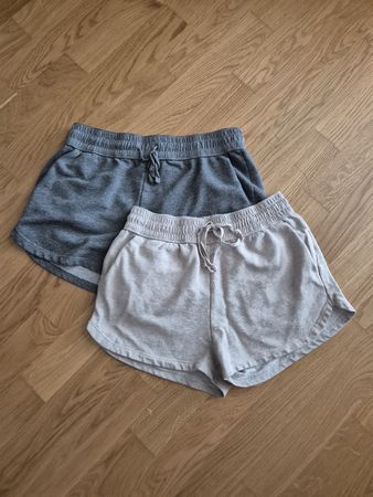 Bequemes 2er-Set H&M Basics Sweatshorts / Jogging-Shorts
