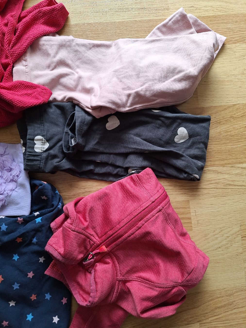 Lotti & Set di vestiti: Kleiderpaket Mädchen Gr. 128 – Usato da Stettlen venduto da CySpocy