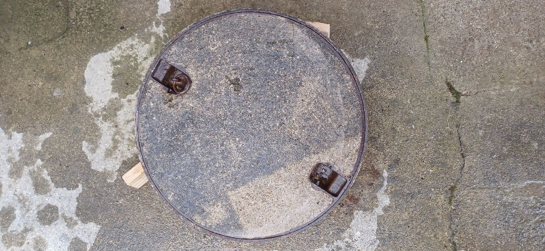 Stagni & Fontane ornamentali: Schachtdeckel Kanaldeckel mit Ring – Usato da Au TG venduto da aatec_105 3