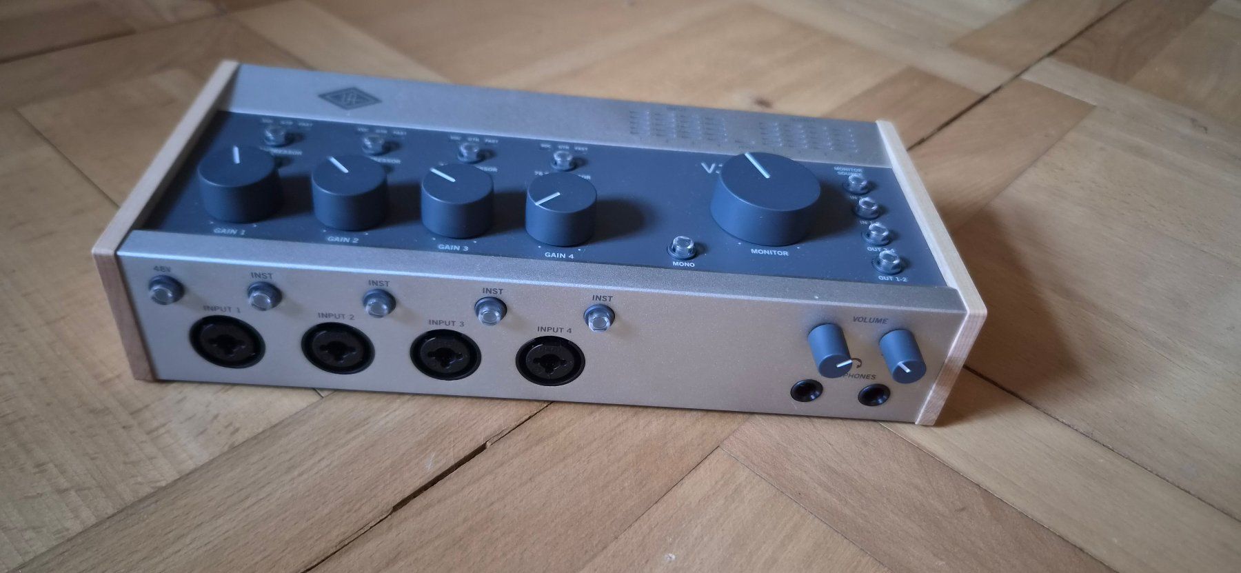 Universal Audio Attrezzatura per studi di registrazione: Universal Audio Volt 476P Audio Interface neuwertig – Usato da Solothurn venduto da elja02 1