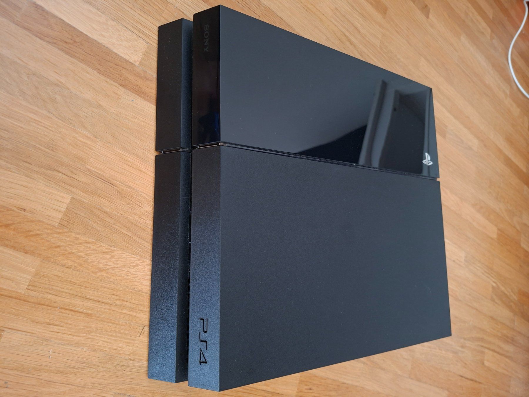 Sony Console: Playstation 4 mit 2 Controllern – Usato da Amriswil venduto da lappinho 2