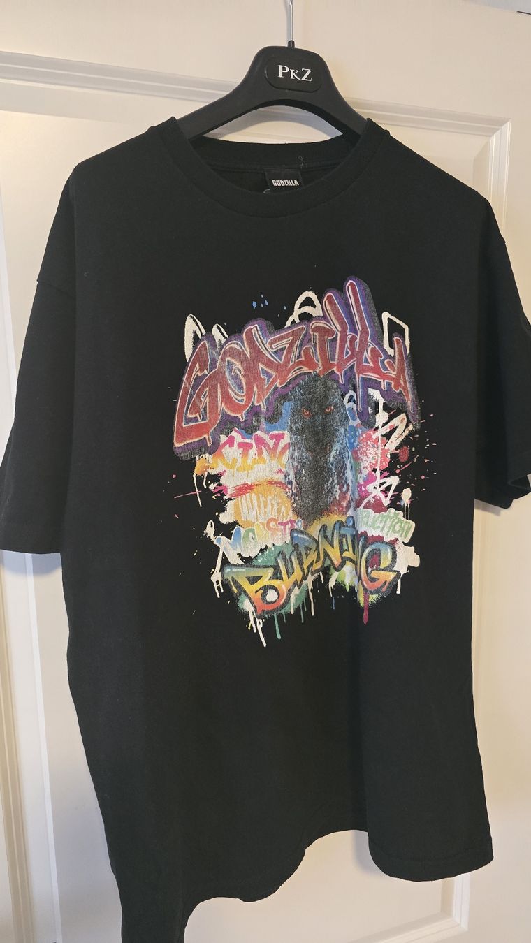 T-shirt: Vintage Godzilla T-Shirt – Usato da Spreitenbach venduto da Frenk_pops