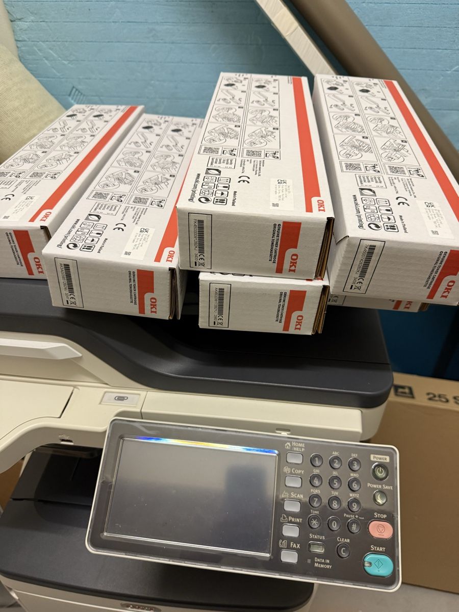 Oki Stampanti: OKI MC883 Multifunktionsdrucker mit Tonerkartuschen – Usato da Igis venduto da vobama 1