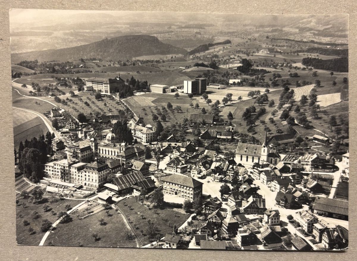 Cartoline postali: Flugaufnahme Menzingen ZG  – Usato da Luzern venduto da Balbel