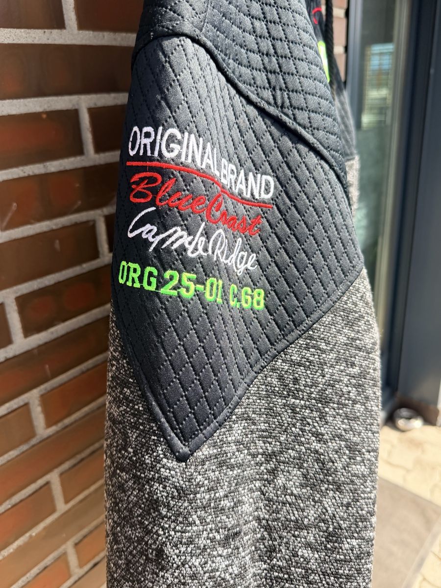 Giacche: Warme Jacke mit Kapuze  – Nuovo (secondo la descrizione) da Zürich venduto da d-ron 1