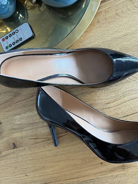 Damenschuhe: Calvin Klein Pumps – Gebraucht aus Oberwil BL von Linchen1185 2