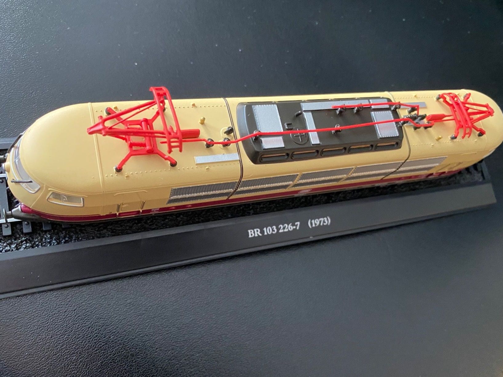 Modellini di ferrovie: HO DB BR 103 - Standmodell – Nuovo e nell'imballaggio originale da Hinwil venduto da Marsicano01 2