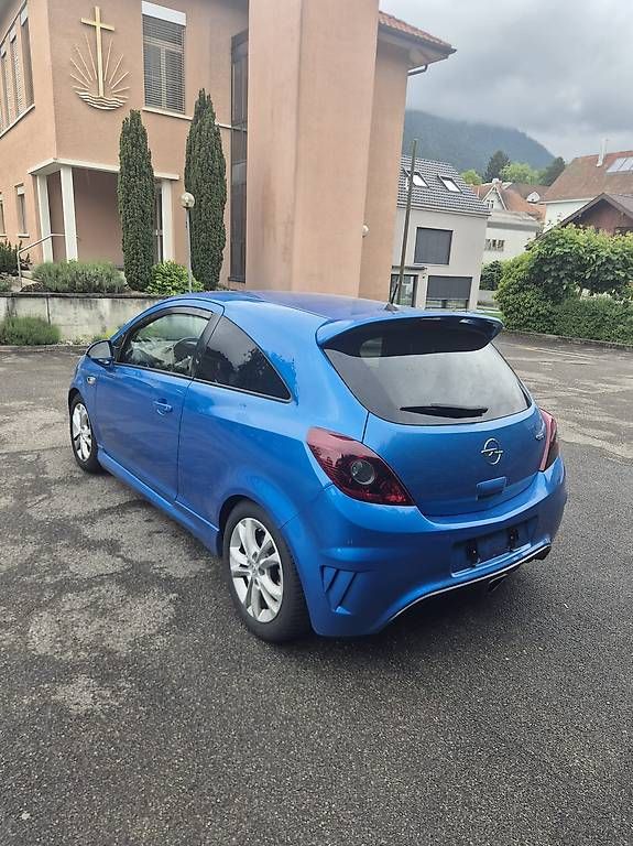 Autos: Opel Corsa 1.6 Turbo OPC – D'occasion à Grenchen par Nicole67 1