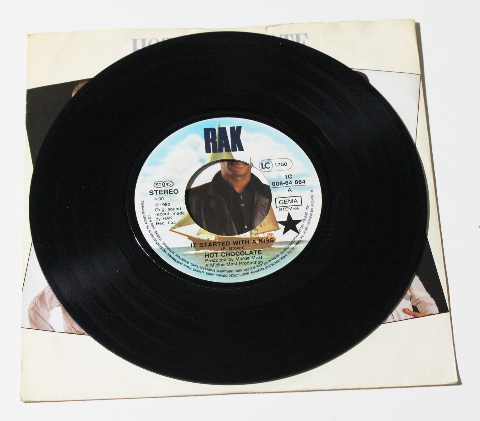 Dischi in vinile: 7" HOT CHOCOLATE - IT STARTED WITH A KISS 1982 – Usato da Brüttisellen venduto da Collector-Corner 1