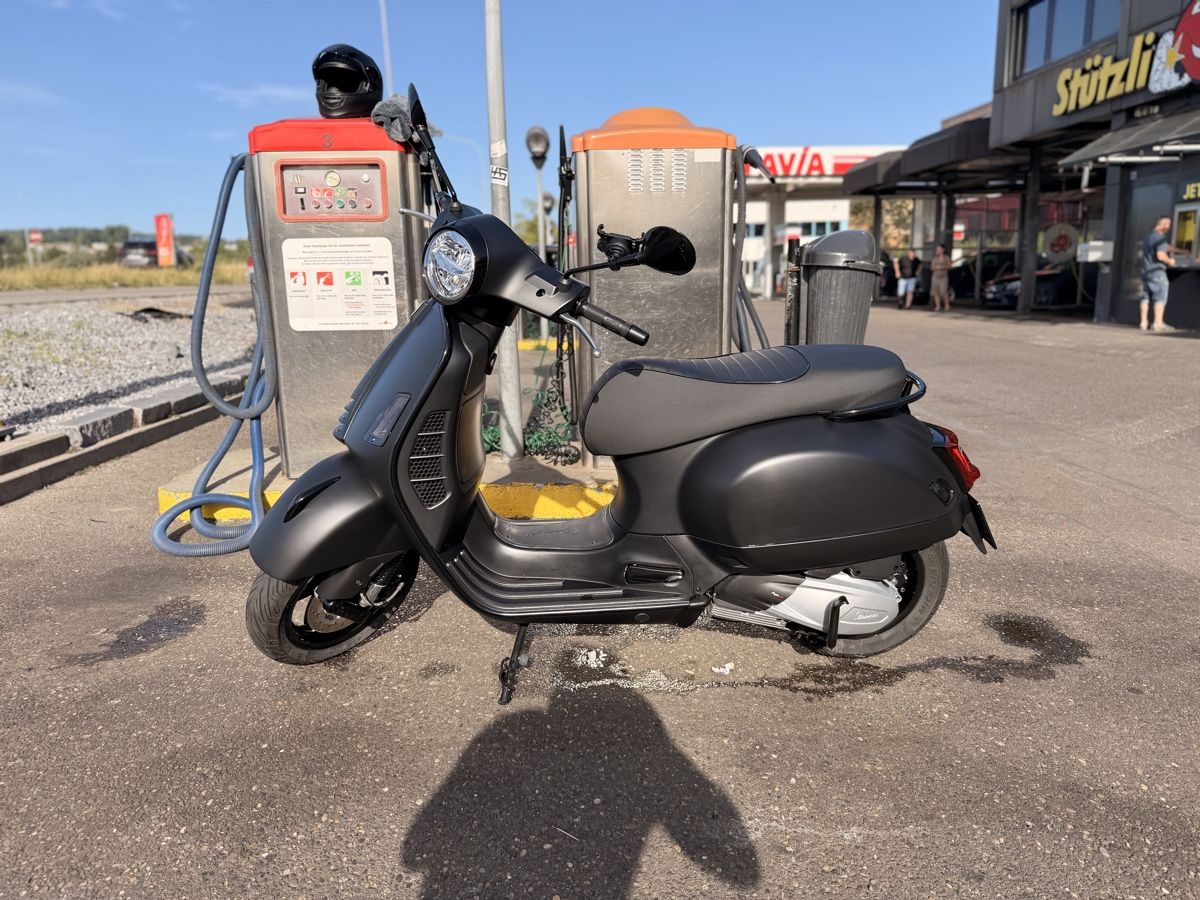 Vespa Scooter: Vespa GTS 300 HPE Notte – Usato da Schlieren venduto da caseiro1997