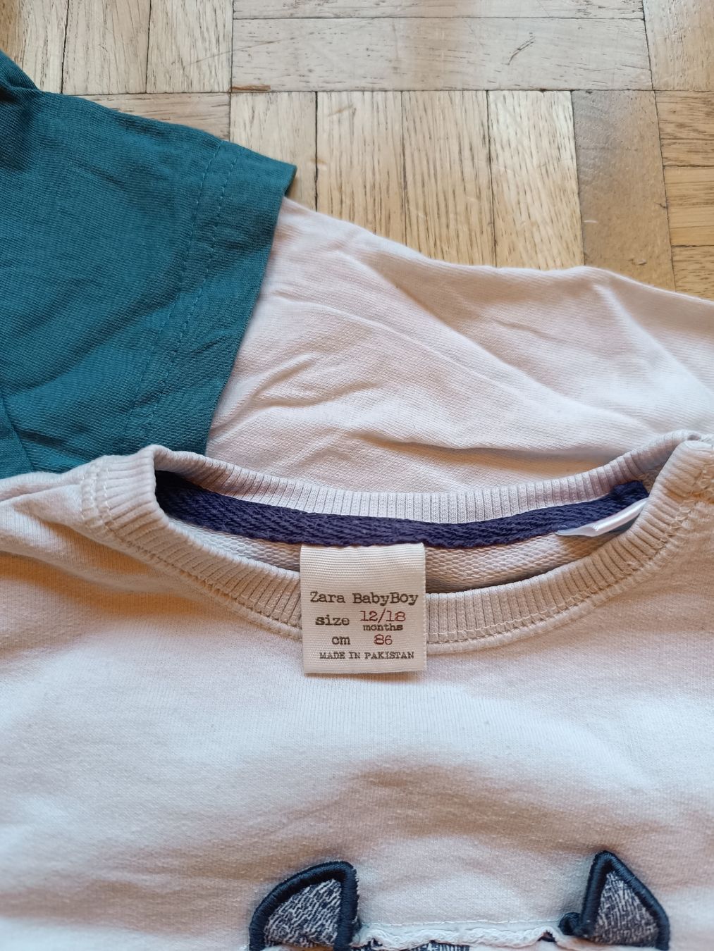 Lotti & Set di vestiti: Oberteil Paket Pullover Jacke Shirts 80/86 Smile C&A – Usato da Malans GR venduto da maassl 1