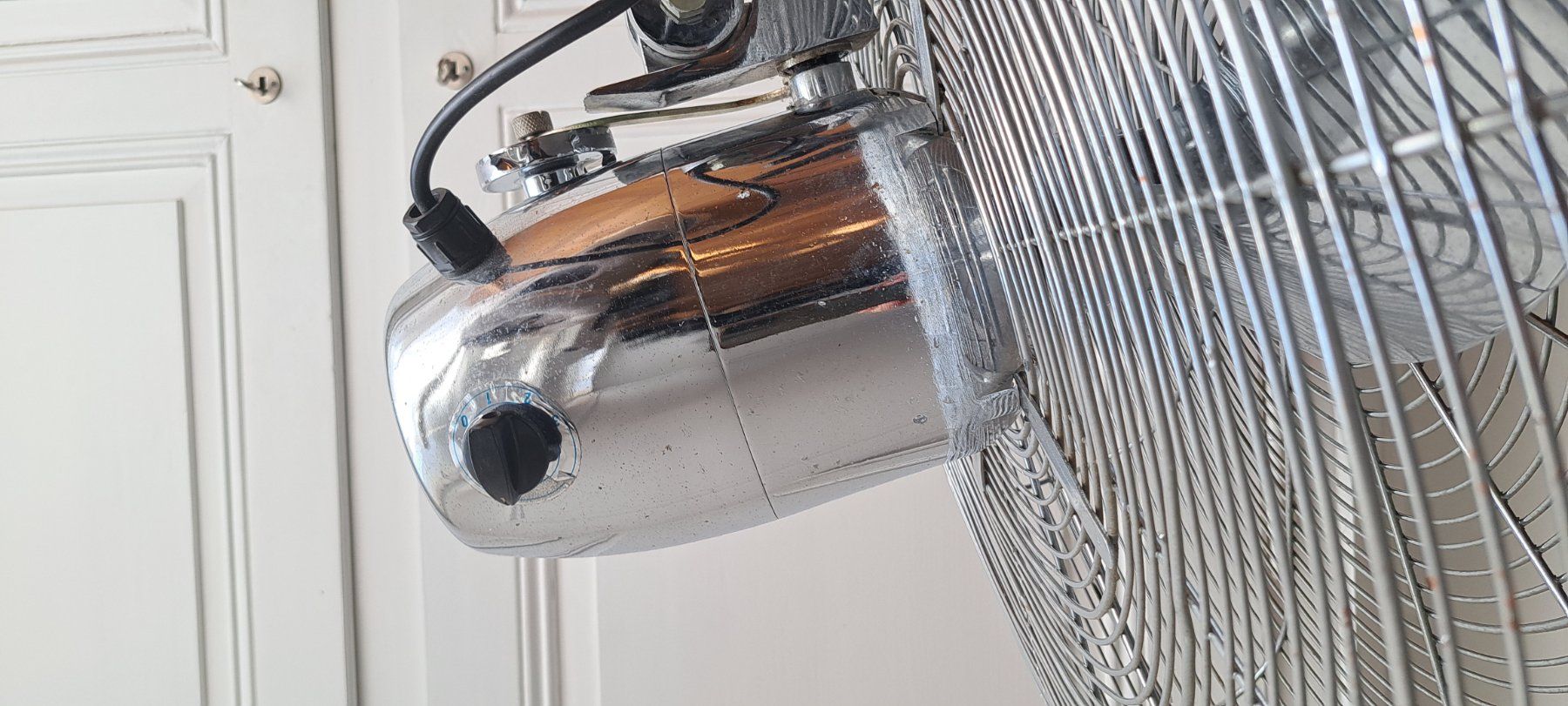 Ventilatori: Standventilator Metall Chrom mit Rollfuss – Usato da Langenthal venduto da Drigeli1 4