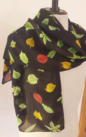 Foulard Seidenchiffon Motiv Blätter