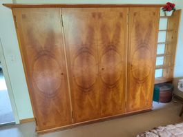 Vintage Kleiderschrank aus Nussbaumholz, 4-türig