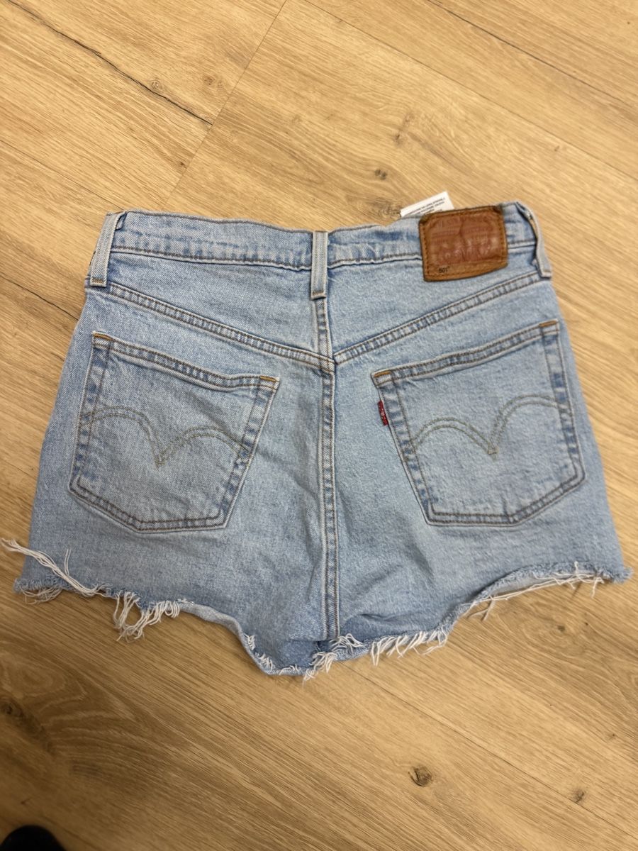 Levi's Jeans: Jeans Shorts von Levi's Gr. 27 – Usato da Kölliken venduto da Vivii01