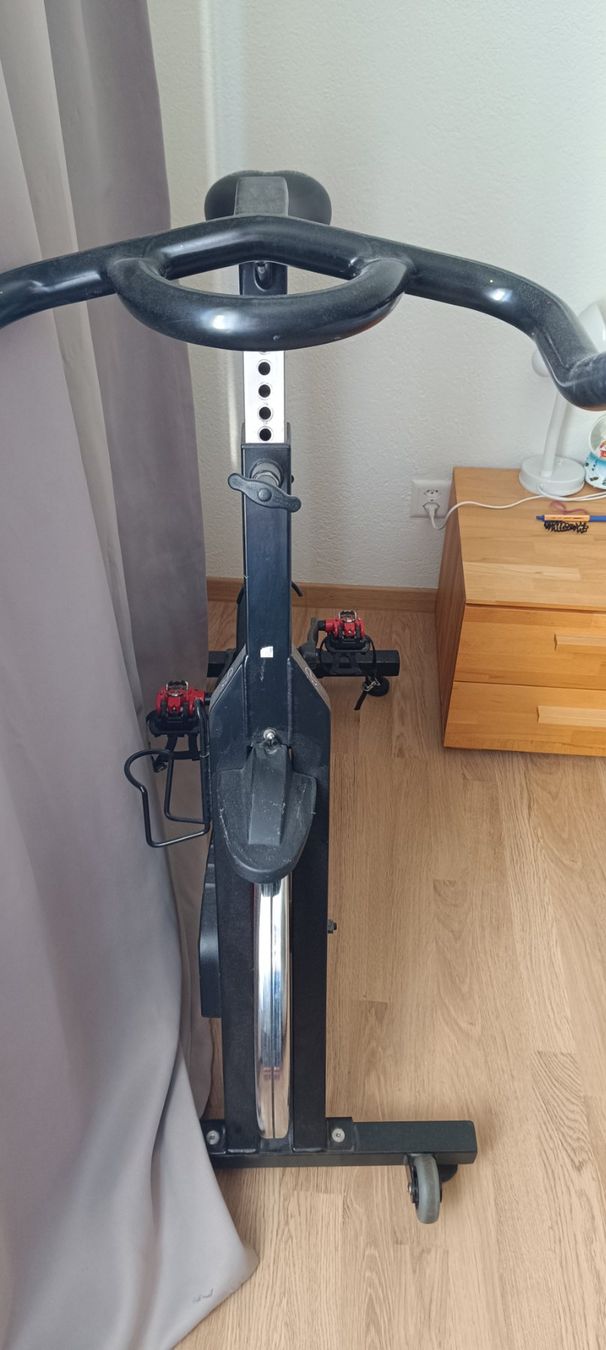 Hometrainer: Spinner Indoor Cycle schwarz – Usato da Thun venduto da Jaze 1