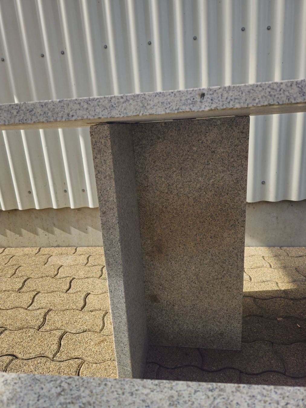 Tavoli: Granittisch mit Sitzbank – Usato da Etzgen venduto da juj_b678 4