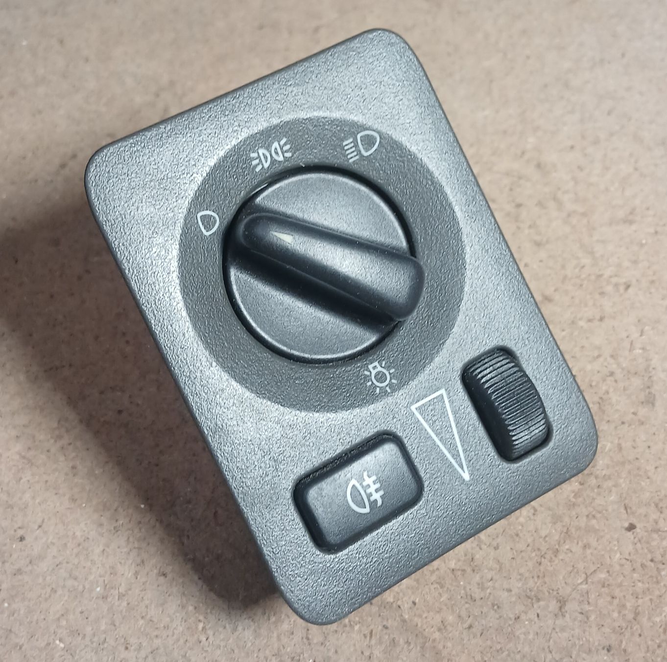 Saab Toutes les pièces auto: Commande de phare Saab 9-5  – D'occasion à la heutte par Auto-stock