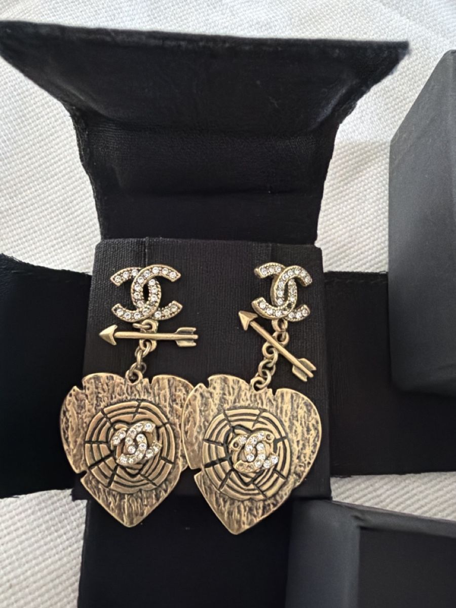 Chanel Ohrringe & -stecker: Elegant Chanel earring with Arrow and Target – Gebraucht aus Geneve von esp_8rbh 1