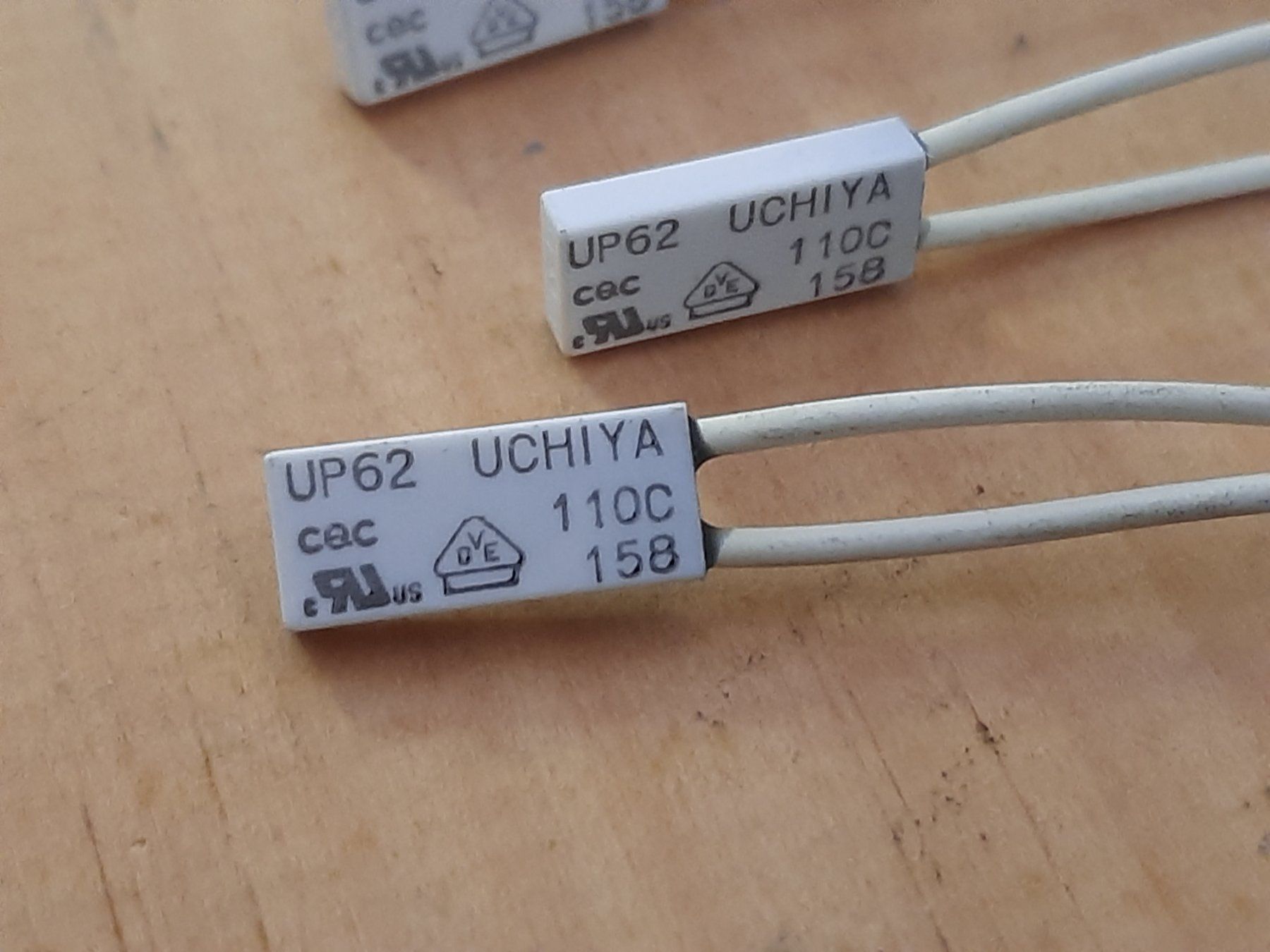 Componenti elettronici: Set Temperaturschalter UP62 110° – Nuovo (secondo la descrizione) da Münsingen venduto da sttech 1