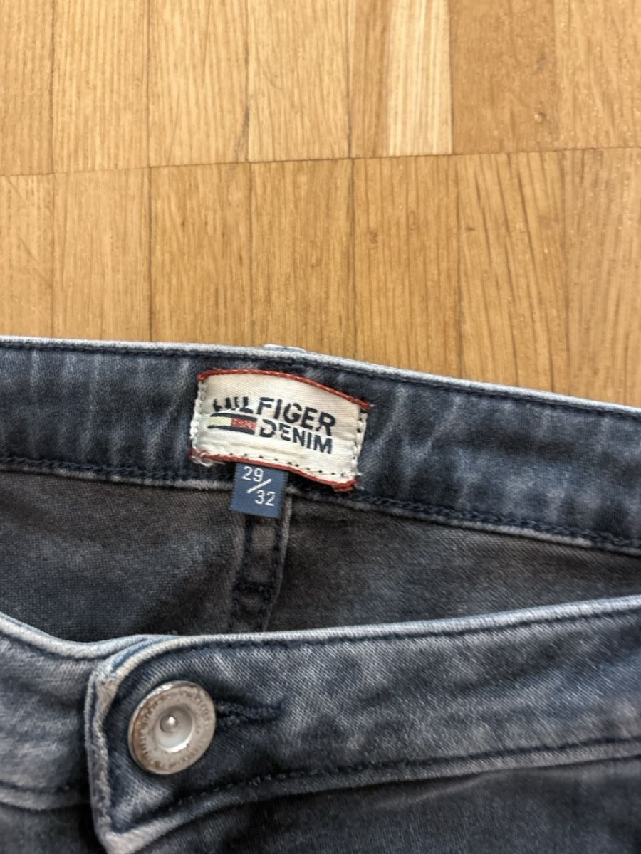 Tommy Hilfiger Jeans: Tommy Hilfiger Jeans Gr. 29 – Nuovo (secondo la descrizione) da Riehen venduto da mittwoch81 1