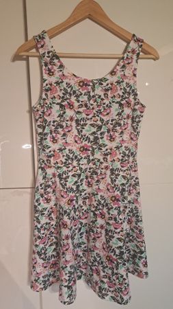 Sommerkleid mit Blumenmuster weiss bunt guter Zustand