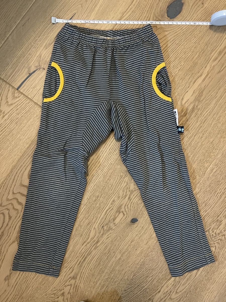 Pantaloni: Unikat bequeme Hose Gr. 98, gestreift – Usato da Oensingen venduto da katepe